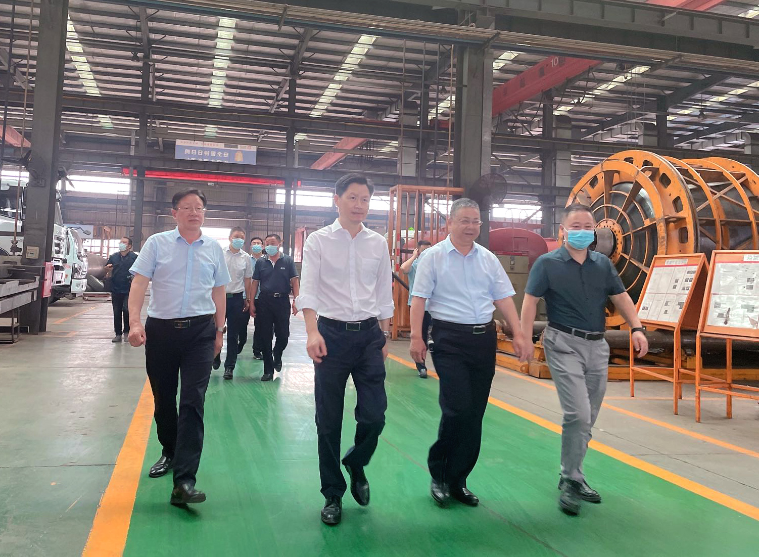 市委常委、常務(wù)副市長(zhǎng)甘國(guó)棟一行蒞臨楚勝汽車集團(tuán)調(diào)研
